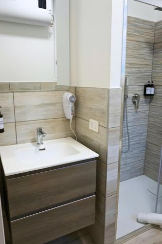 a bathroom with a sink and a shower at Casa Sangiorgio Srl in Treviglio
