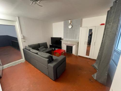 a living room with a couch and a fireplace at studio idealement situé in Marseille