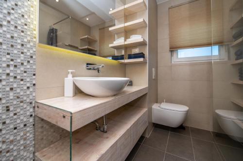 Beautiful view apartment with garage space