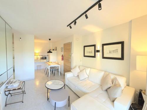 Sensu at Carihuela Park Palace Luxury Luxury one bedroom apartment with pool and private parking by NAMASTE ELITE