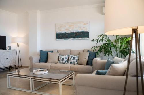 Beachfront PENTHOUSE - El MIRADOR DE BERMUDA BEACH