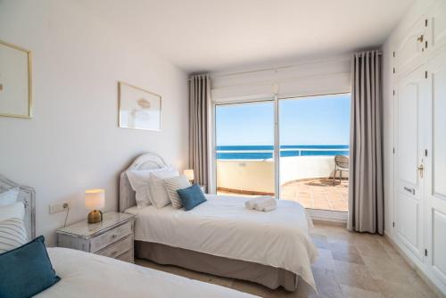 Beachfront PENTHOUSE - El MIRADOR DE BERMUDA BEACH