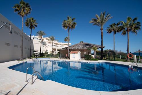 Beachfront PENTHOUSE - El MIRADOR DE BERMUDA BEACH