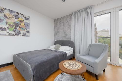 Bright Apartment Okrzei in Warsaw Near PGE by Noclegi Renters