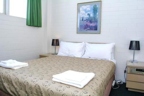 Postel nebo postele na pokoji v ubytování Alexander Motor Inn