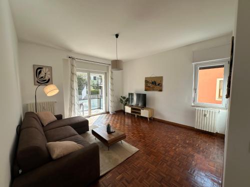 a living room with a couch and a table at Casa Serena in Baveno