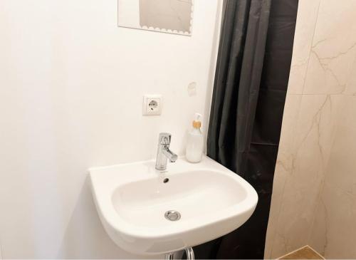 Cute City Nest for 2 - By City Center - Tram connection - Long Stay Friendly - 3rd District in Vienna