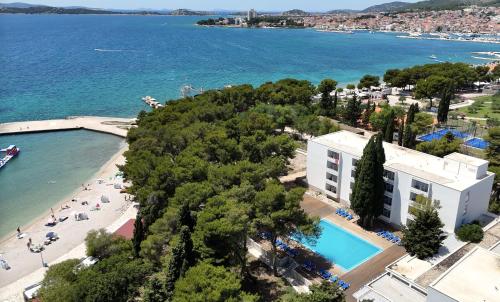 an aerial view of a resort with a pool and a beach at hotel depandance Imperial Green by GLOBTOUR in Vodice