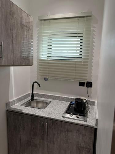 a kitchen counter with a sink and a window at كادي بارك الخليج in Riyadh
