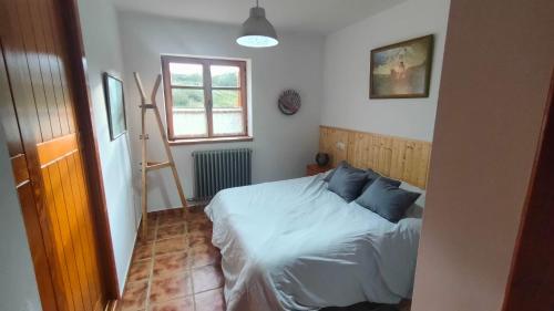 a bedroom with a white bed and a window at La casa del Torreón in San Isidro