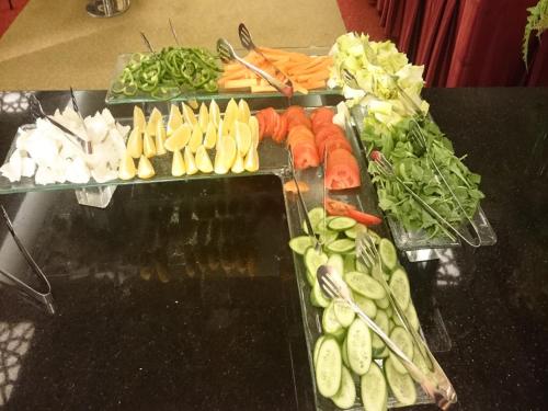 a bunch of vegetables sitting on a table at Best Inn Erbil in Erbil