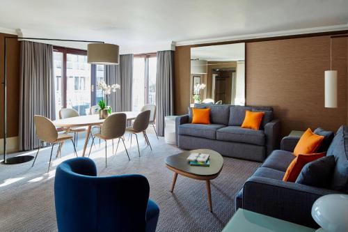 1-Bedroom Suite with M Club Lounge Access, Terrace