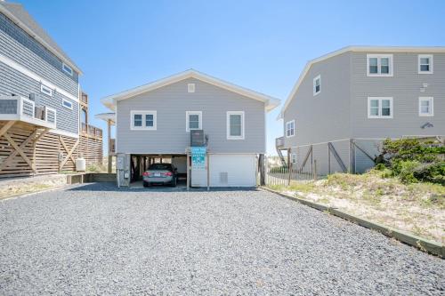 a car parked in a garage between two houses at Lowe Tide in Oak Island