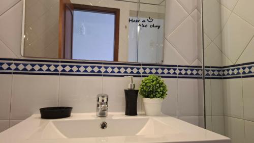 Arrifana Beach- T2 Sun & Surf Flat