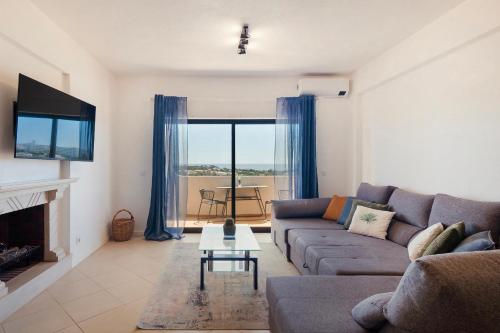 Spacious Apartment with 360º Views of the Sea by Algarve Dream Holidays