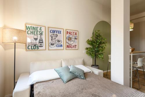 Giro 52 - 2 bedroom Apartament, close to San Siro, Fiera and 10 min metro to Duomo