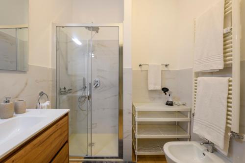 Giro 52 - 2 bedroom Apartament, close to San Siro, Fiera and 10 min metro to Duomo