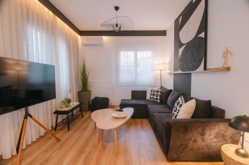 Modern 2BR Garden Apartment with Outdoor Patio