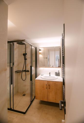 Modern 2BR Garden Apartment with Outdoor Patio