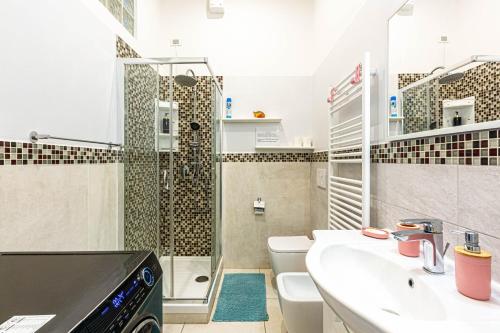 a bathroom with a shower and a sink and a toilet at Titi Rooms in La Spezia