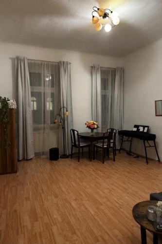 Room close to Burggasse Stadthalle