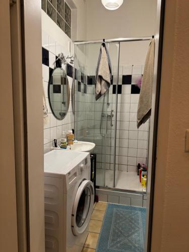 Room close to Burggasse Stadthalle