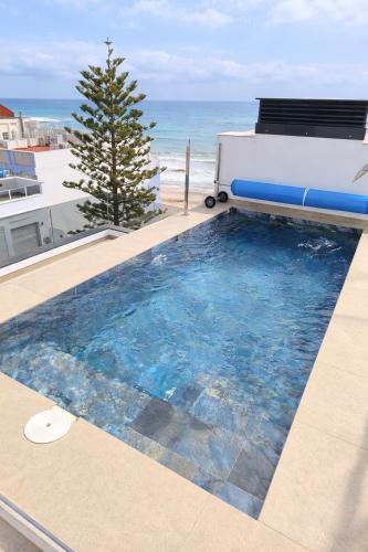 Sunny Waves & Coast 2 Apts, 6BR, AC & Heated POOL