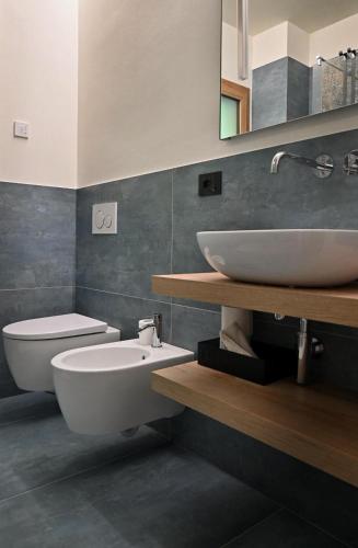 a bathroom with a sink and a toilet at Lake Retreat in Anfo