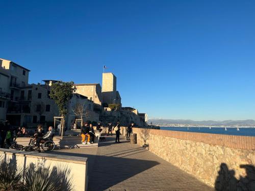 Vieil Antibes, ravissant 2p avec petite terrasse