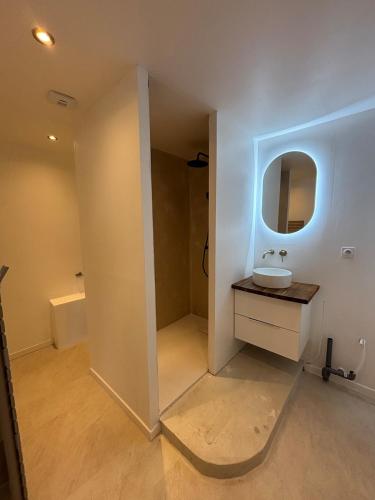 a bathroom with a sink and a mirror at Le Nid du Cotentin - Maison moderne & calme in Les Pieux
