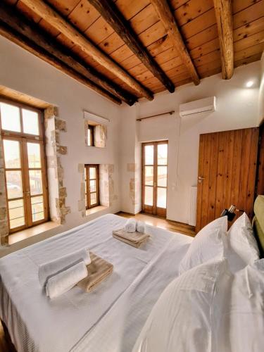 Casa dell' Arco Antico, upper level with rooftop