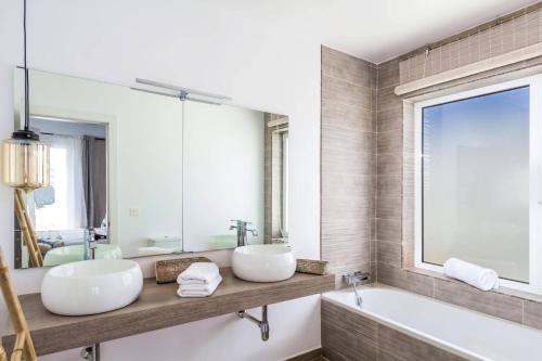 Villa Cala by Villa Plus