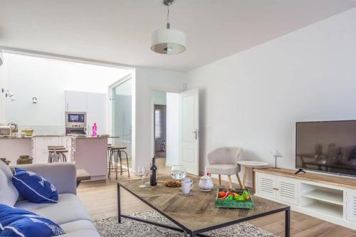 Villa Cala by Villa Plus