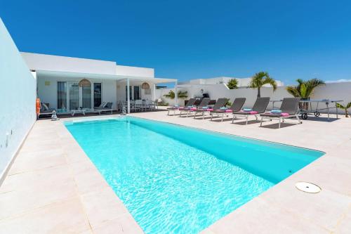 Villa Cala by Villa Plus