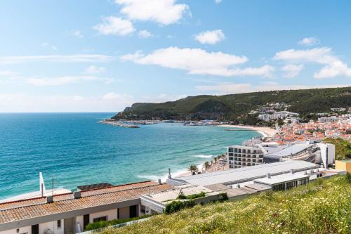 Sesimbra Family Villa - Garden, BBQ and 3 Bedrooms