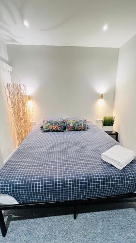 a bedroom with a bed with a blue checked mattress at A 100m de Monaco, café de paris, plage in Beausoleil