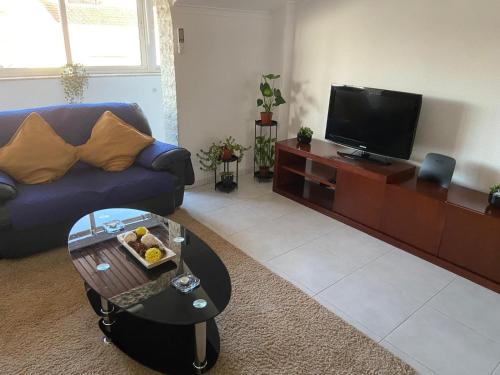 a living room with a couch and a tv at Lenny's house I in Agualva