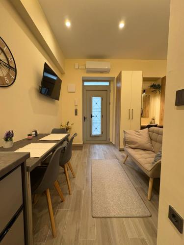 Stauroula & Thomas homes 2