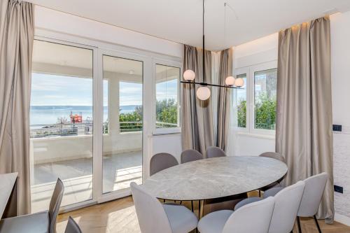 Beachfront Villa Costabella