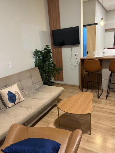 a living room with a couch and a table at Hospedagem Construgram in Itaituba
