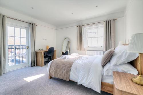 a bedroom with a large bed and a mirror at 7 Clarendon Place in Maidstone