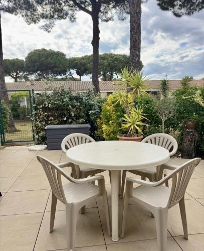 Le coin des cigales - Piscine - Parking - Proche village naturiste - Histoire de Clés