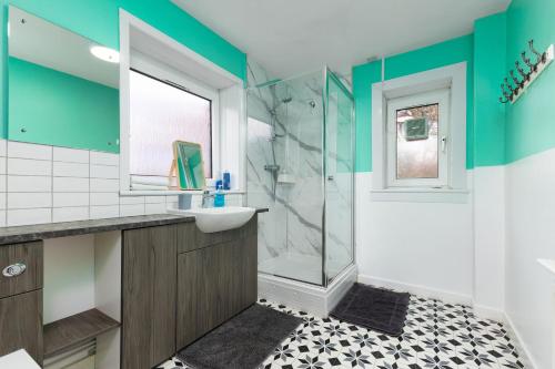 a bathroom with a sink and a shower at Hotspur House in Glasgow