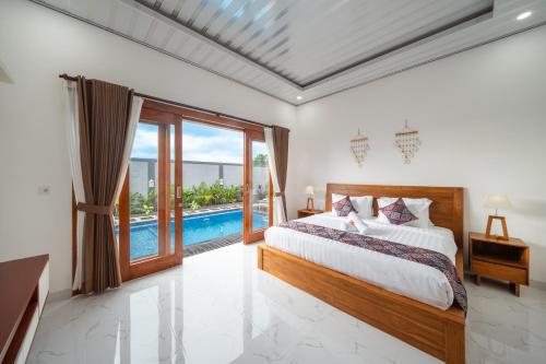 a bedroom with a bed and a pool at Anta Villa Lembongan in Nusa Lembongan