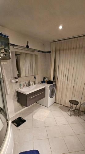a bathroom with a sink and a washing machine at Billet Senior in Fredrikstad