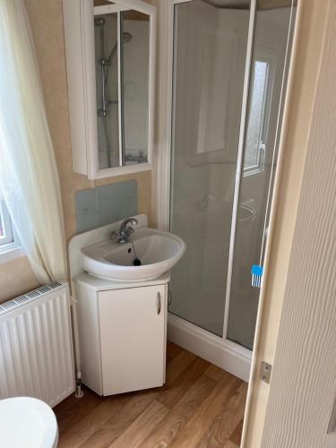 a bathroom with a sink and a shower at 613 Promenade, Ingoldmells in Ingoldmells