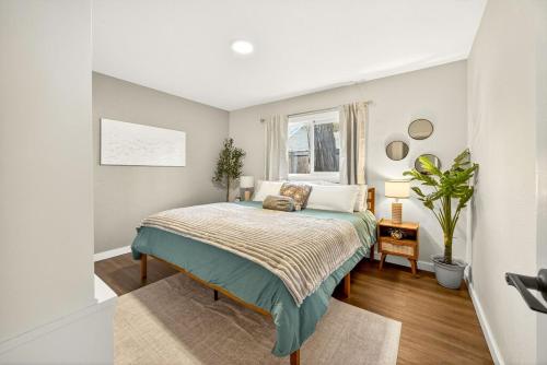 a bedroom with a bed and a window at Basecamp GP- Private Unit in Quiet Duplex Near Downtown in Grants Pass