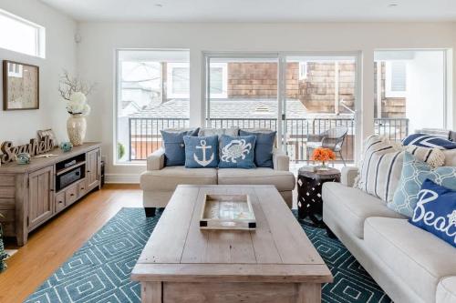 a living room with a couch and a coffee table at Iris Condo 213 Condo in Corona del Mar