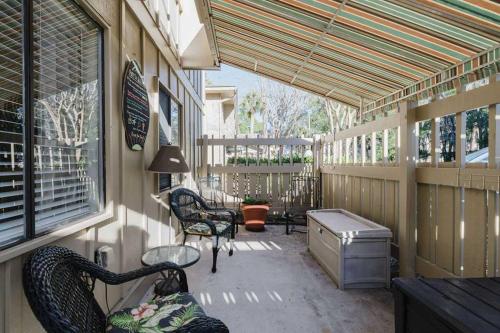 Renovated 2BR First Floor Forest Beach Condo photo 20