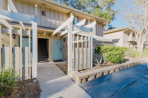 Renovated 2BR First Floor Forest Beach Condo photo 22
